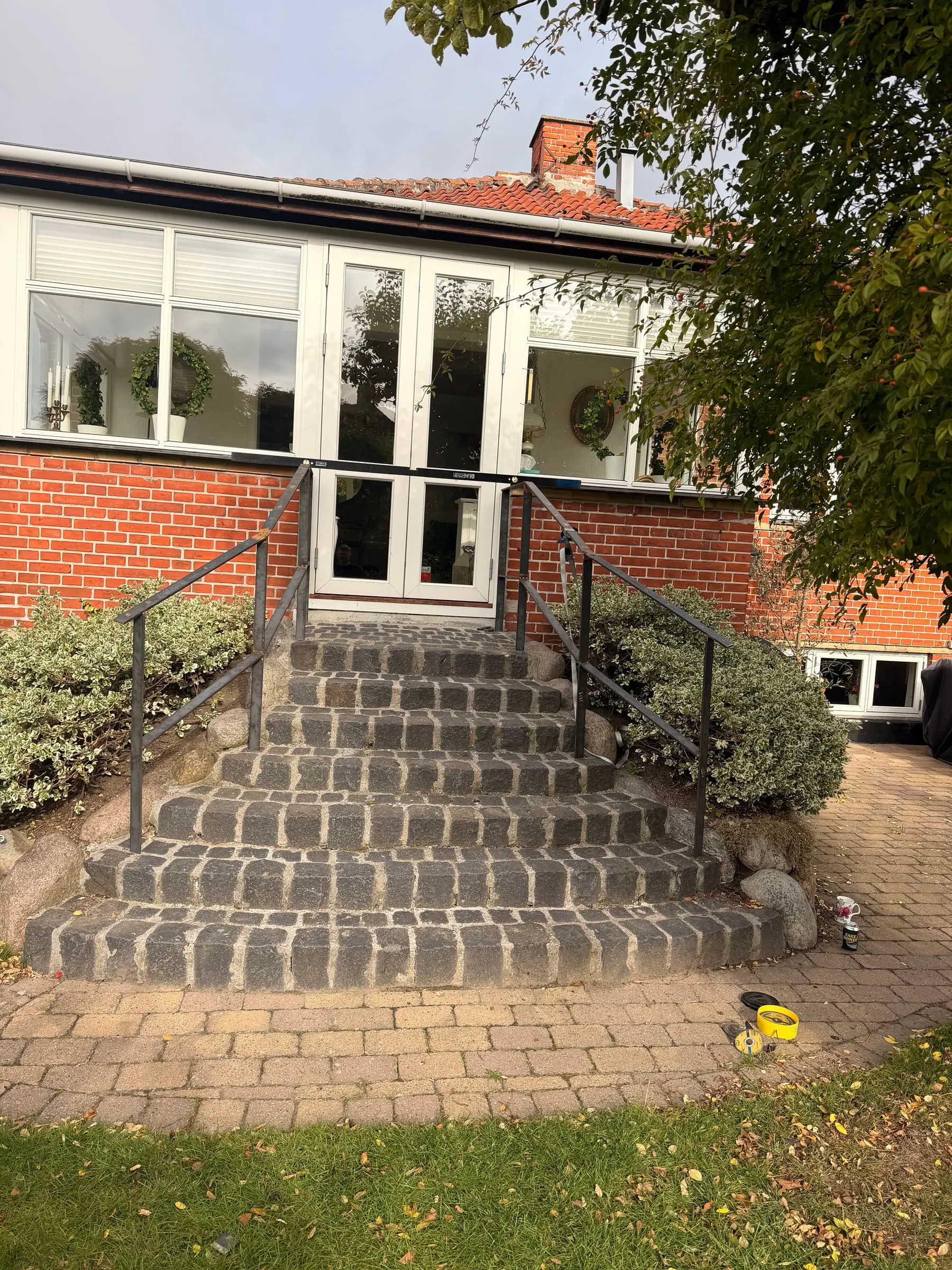 Udendørs trappegelænder ved villa